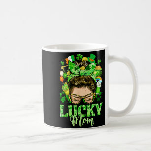 Unordentliche Bun-Haarfrisur glückliche Mutter Sha Kaffeetasse