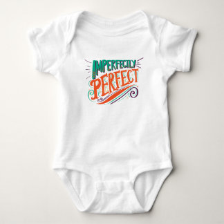 Unperfekt perfekter Cartoon für Zitate Baby Strampler