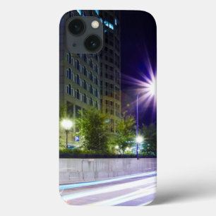 Unscharfer Verkehr nachts iPhone 13 Hülle