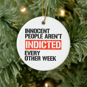 Unschuldige Menschen werden nicht angeklagt Keramik Ornament