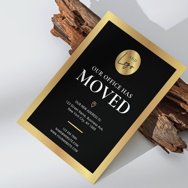 Unser Büro hat das Schwarz-Gold-Logo um eine neue  Postkarte (modern black and gold logo address change announcement business postcard)