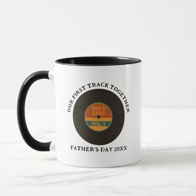 UNSER ERSTER TRACK ZUSAMMEN VATER'S DAY-Shirt Tasse (Links)