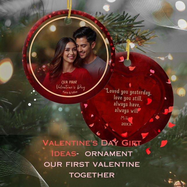 Unser erstes Valentine Foto RED Hearts Couple Keramik Ornament (Our First Valentine Photo RED Hearts Couple Ceramic Ornament)