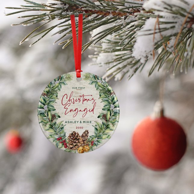 Unser erstes Verlobtes Winter-Kranz-Foto zu Weihna Keramik Ornament (Von Creator hochgeladen)