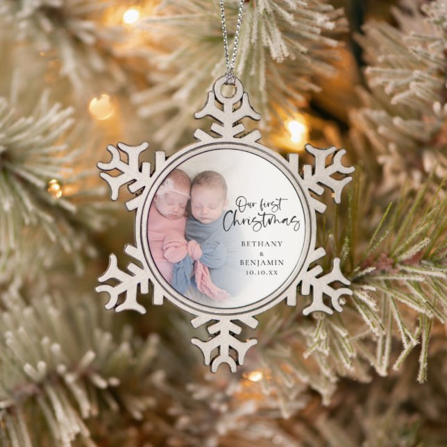 Unser erstes Weihnachts-Zwillings-Foto Schneeflocken Zinn-Ornament (Baum)