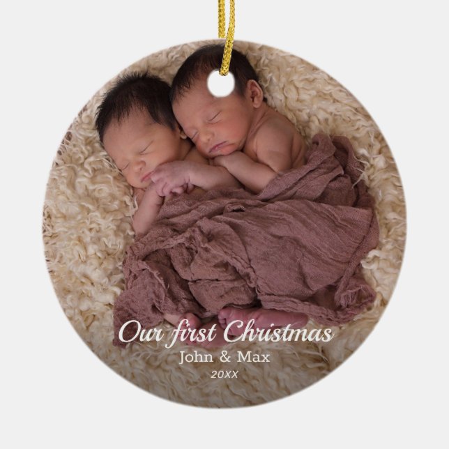 Unser erstes Weihnachts-Zwillingsbaby-Foto Keramik Ornament (Vorne)