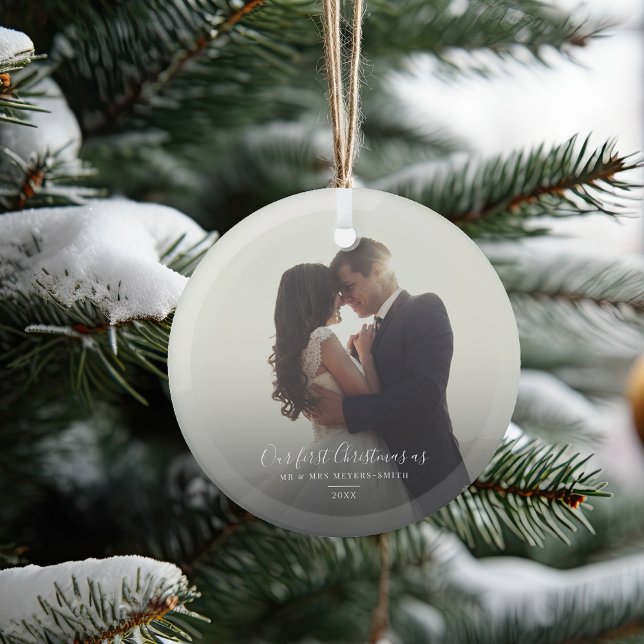 Unser erstes Weihnachtsfest Verheiratetes Hochzeit Ornament Aus Glas (First Christmas as Mr and Mrs Photo Glass Ornament)