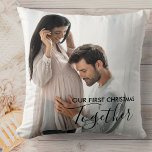 Unser erstes Weihnachtsfest zusammen Custom 2 Foto Kissen<br><div class="desc">Erinnern Sie sich an Ihre ersten Weihnachten zusammen als Paar oder Familie mit einem individuellen Foto-Kissen. Die Fotovorlage ist für Sie ein Set, um zwei Ihrer Lieblingsfotos hinzuzufügen - eines auf der Vorderseite und eines auf der Rückseite. Das Text-Overlay auf der Vorderseite liest "Our First Christmas Together" in elegantem Skript...</div>