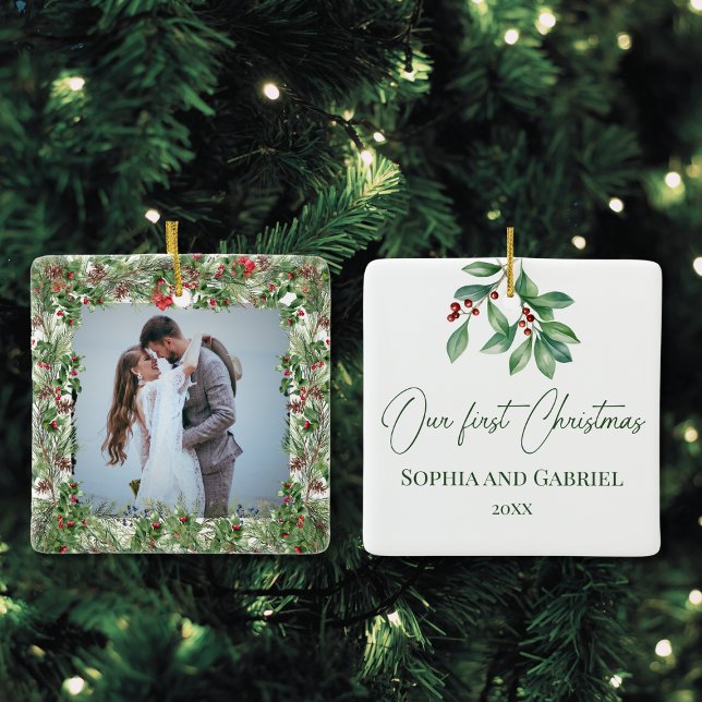 Unser erstes Weihnachtsgeschenk Keramikornament (Modern elegant Our first Christmas ornament for newlywed couple, 1st Christmas, script typography)