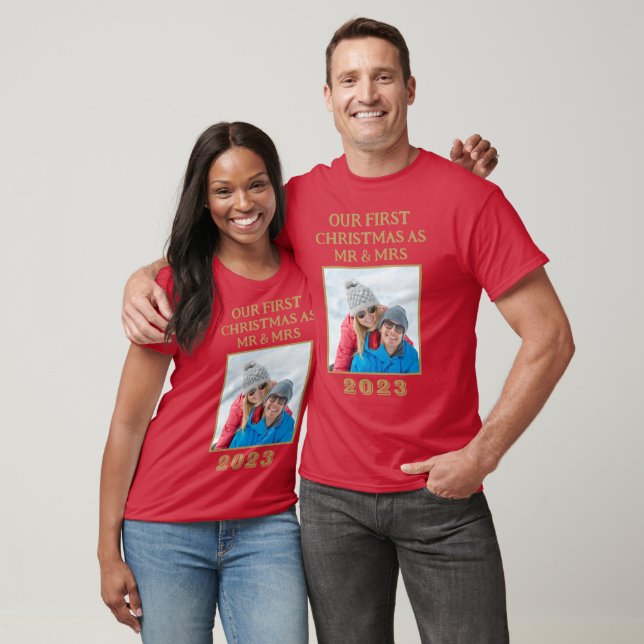 Unser erstes WeihnachtsMr. & Mrs. Red and Gold Fot T-Shirt (Unisex)