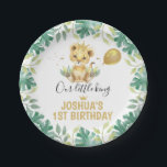 Unser kleiner King Lion Crown Ballon 1. Geburtstag Pappteller<br><div class="desc">Unsere Little King Lion Crown Balloon 1. Geburtstagsplatte Sweet Löwe Geburtstagspapier für einen kleinen Jungen mit einem niedlichen Aquarellon,  etwas Blattwerk,  Goldkrone,  goldfarbenem Ballon und Sash. Diese lionenförmige Geburtstagsfeier eignet sich ideal für eine Geburtstagsfeier mit König oder Löwe.</div>