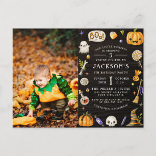 Unser kleiner Pumpkin Niedliches Halloween-Foto Einladungspostkarte