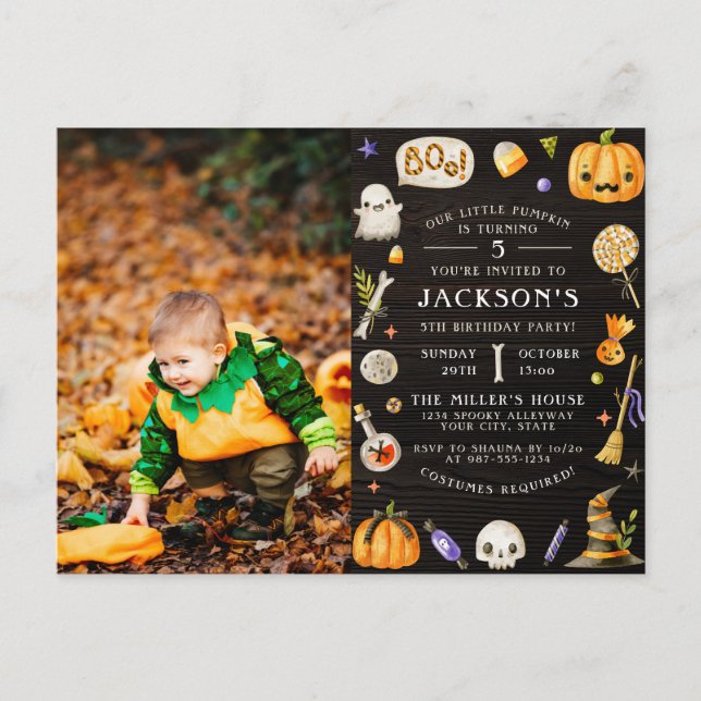 Unser kleiner Pumpkin | Niedliches Halloween-Foto Einladungspostkarte (Vorderseite)