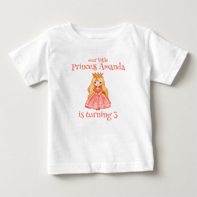 Unser kleines Mädchen macht drei Ehrengast Baby T-shirt (Vorderseite)