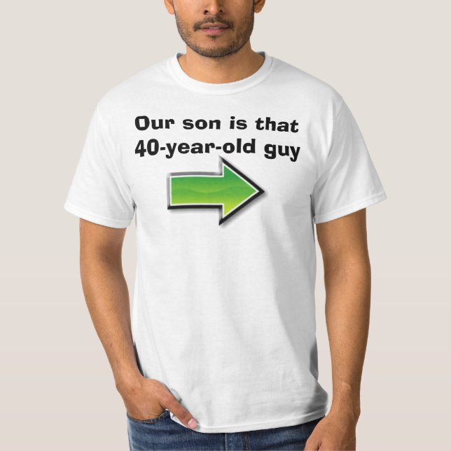 Unser Sohn ist dieser Typ mit 40 Jährigen T-Shirt (Vorderseite)