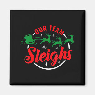 Unser Team räumt Weihnachten Familien-Pyjama Xmas- Magnet