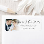 Unsere 1. Weihnachtsfrau Foto Name Rücksendeadress<br><div class="desc">Unser 1. Weihnachtsmann Foto Name Rücksendeadresse. Eine tolle Ergänzung zu Ihren festlichen Mailings, die Ihr erstes verheiratetes Weihnachtsfest feiern! Ein spielerisches Set-Skript für "Unsere ersten Weihnachten" und die Erholung des Textes ist leicht zu personalisieren. Ersetzen Sie das Beispiel-Foto durch das eigene. Ein Gradientenüberlagerungsschicht befindet sich oben auf Ihrem Foto, sodass...</div>