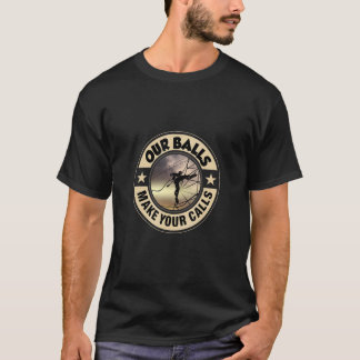 Unsere Balls machen Ihre Anrufe Kletterkletterturm T-Shirt