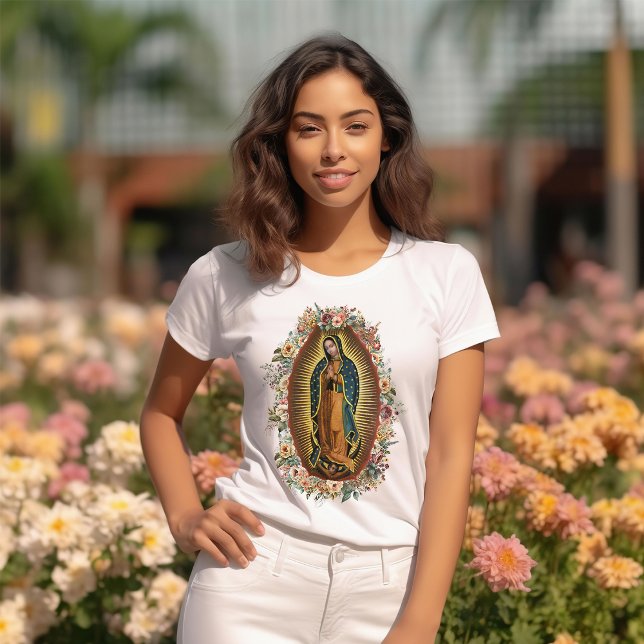 Unsere Dame von Guadalupe Virgen de Guadalupe T-Shirt (Our Lady of Guadalupe, Virgen de Guadalupe vintage image of Mary with watercolor roses.)