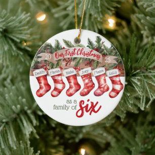 Unsere erste Weihnachtsfamilie von 6 Strümpfen Keramik Ornament