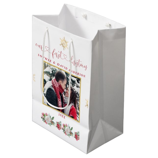 Unsere erste Weihnachtsfeier mit floraler Snowflak Mittlere Geschenktüte (Vorderseite Schrägansicht)