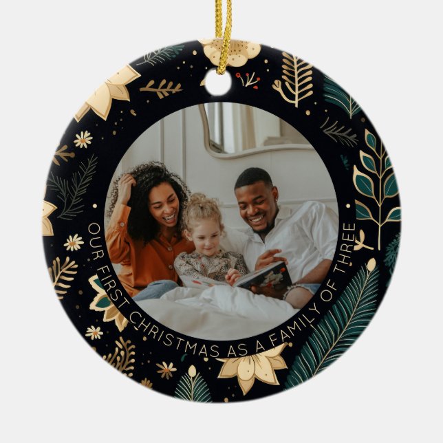 "Unsere ersten Weihnachten als Familie der Drei" Keramik Ornament (Vorne)