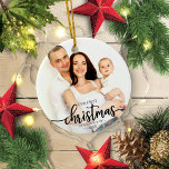 Unsere ersten Weihnachten als Familie von 3 elegan Keramik Ornament<br><div class="desc">Unsere erste Weihnachtszeit als Familie von 3 eleganten Foto Keramik Ornament</div>