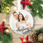 Unsere ersten Weihnachten als Familie von 3 elegan Ornament<br><div class="desc">Unsere erste Weihnachtszeit als Familie von 3 eleganten Foto Keramik Ornament</div>