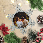 Unsere ersten Weihnachten als Familie von 3 elegan Schneeflocken Zinn-Ornament<br><div class="desc">Unsere erste Weihnachtszeit als Familie von 3 eleganten Fotos</div>