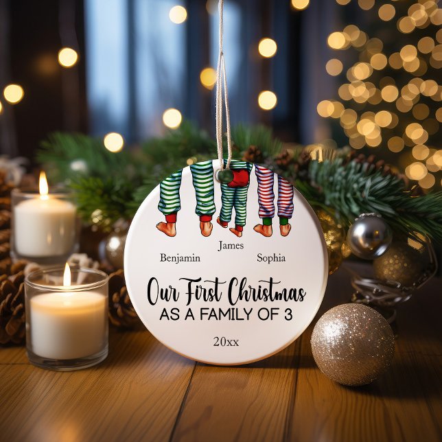 Unsere ersten Weihnachten als Familie von 3 indivi Keramik Ornament (Von Creator hochgeladen)