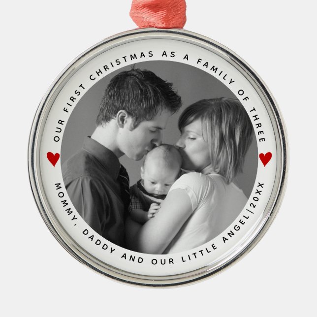 Unsere ersten Weihnachten als familienrote Herzen  Ornament Aus Metall (Vorne)