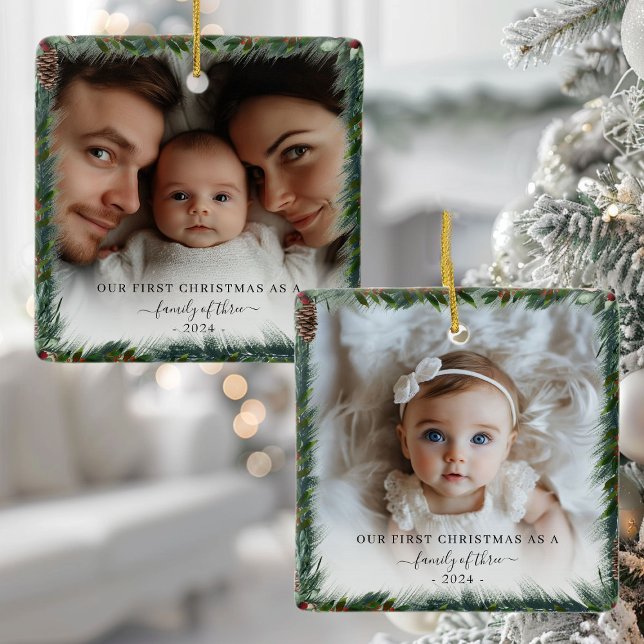 Unsere ersten Weihnachten als Foto für Familie 2 Keramikornament (Our First Christmas As A Family 2 Photo Ceramic Ornamen)