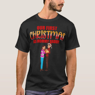 Unsere ersten Weihnachten als Mama und Vater Baby T-Shirt