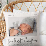 Unsere ersten Weihnachten als Mama & Vater Moderne Kissen<br><div class="desc">Design besteht aus modernem,  schicken Typografie mit Sans Serif und Serif Schriftart. Fügen Sie ein individuelles Foto von Baby und Jahr hinzu.</div>