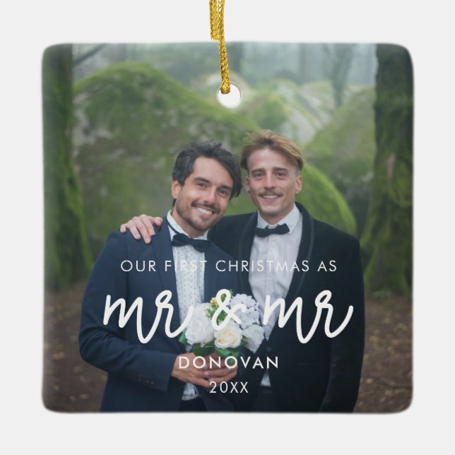 Unsere ersten Weihnachten als Mr. und Mr. Ehering  Keramikornament (Vorderseite)