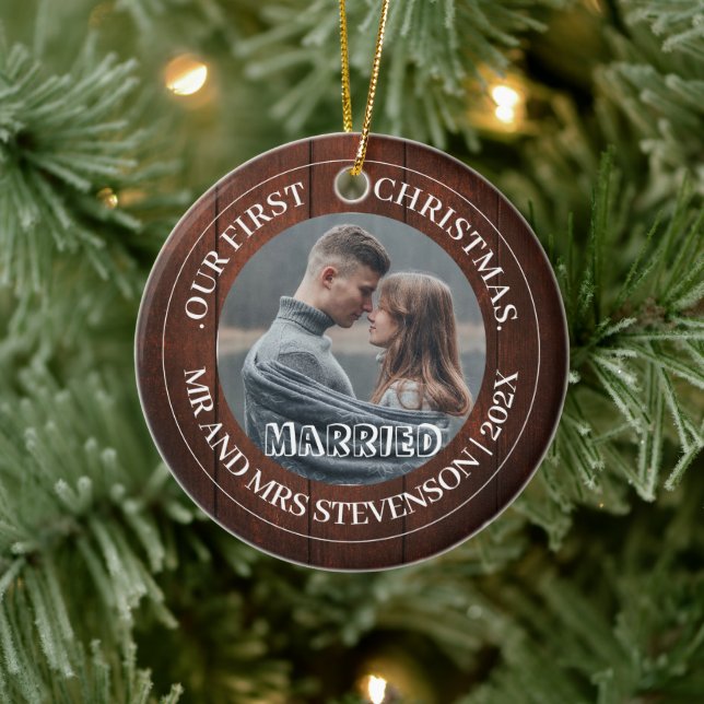 Unsere ersten Weihnachten Mr. und Mrs. frisch verm Keramik Ornament (Baum)