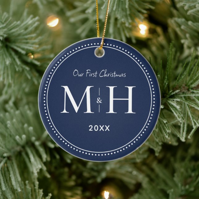 Unsere ersten Weihnachten Newlywings Monogram Navy Keramik Ornament (Baum)