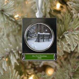 Unsere ersten Weihnachtssnowy Trees Footprints Banner-Ornament Silber
