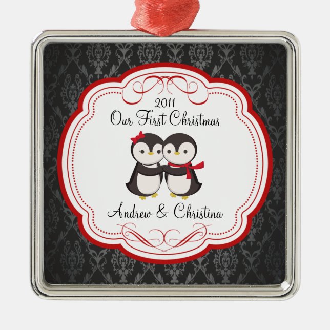 Unsere ersten Weihnachtsverzierungs-Pinguin-Paare Ornament Aus Metall (Vorne)