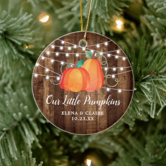 Unsere kleinen Pumpkins Personalisierte Herbstbaby Keramik Ornament (Baum)