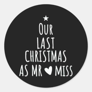 Unsere letzten Weihnachten als Mr. Miss Verlobte C Runder Aufkleber