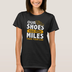 Unsere Schuhe haben mehr Meilen als Ihr Auto T-Shirt