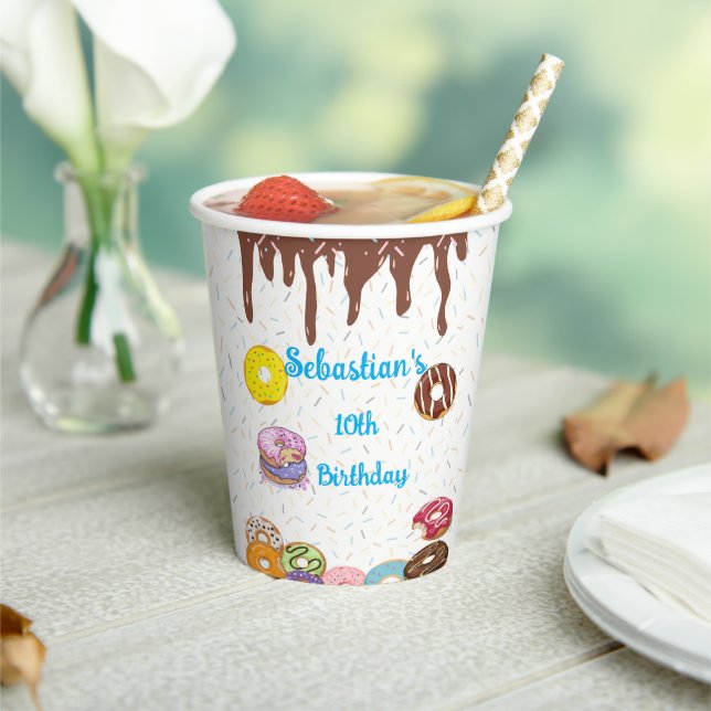 Unsere Sweet One" Donut Birthday Party Pappbecher (In Situ)
