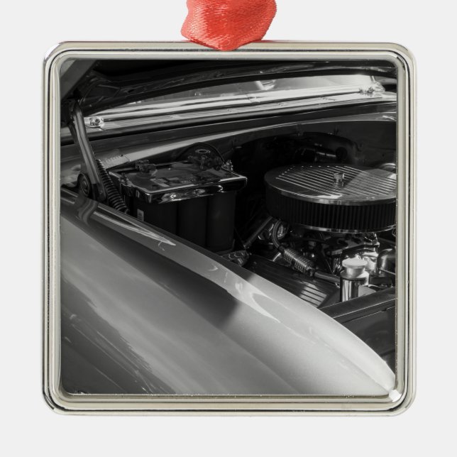 Unter dem Deckmantel Ornament Aus Metall (Vorne)