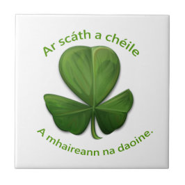 Unter dem Schutz der anderen überleben Menschen Fliese