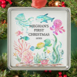 Unter dem Sea Baby's First Christmas Ornament<br><div class="desc">Das erste Weihnachtsgeschenk des Babys zeichnet sich durch das bezauberndste Meeresleben aus. Personalisieren Sie mit Ihren Babyinformationen und Datum und Sie sind alle Set zu gehen! Wunderschönes datiertes Sake-Geschenk für die 1. Weihnachtsfeier Ihres Babys.</div>