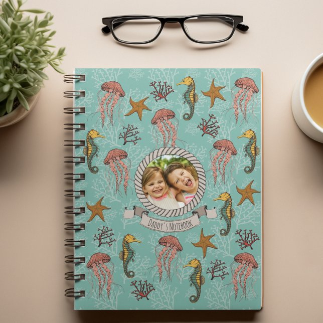 Unter dem Seepferd, Quallen und Foto von Starfish Notizbuch (Ocean Life Nautical Hand-Drawn Illustrations in Black Ink. Custom Photo & Text for the Perfect Gift.)