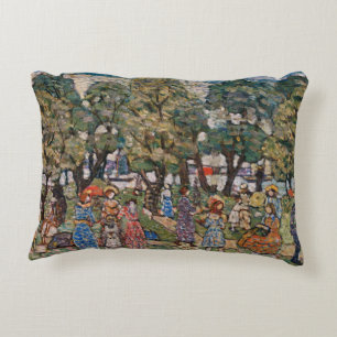 Unter den Bäumen von Maurice Prendergast, Fine Art Dekokissen