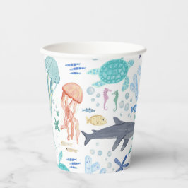 Unter der Kinderdusche des Meeres Pappbecher