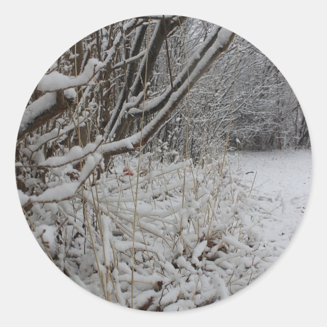 Unter einer Schneeschicht Runder Aufkleber (Vorderseite)